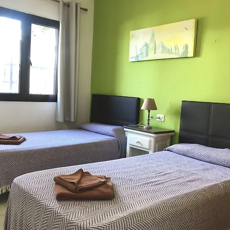 Aparthotel La Laguneta 2*